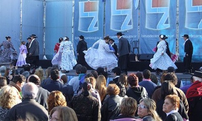 Lomas de Zamora: El Municipio celebrará el 25 de mayo con un desfile y peña folklórica