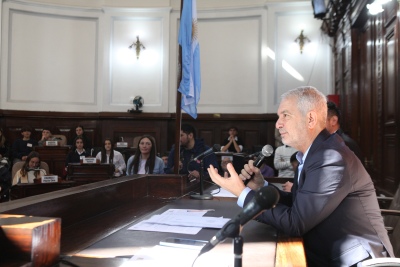 La Plata: Alak participó de un foro debate junto a estudiantes de escuelas secundarias