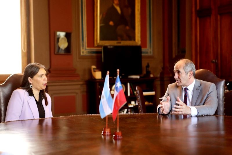 UNLP: López Armengol recibió a la embajadora de Chile