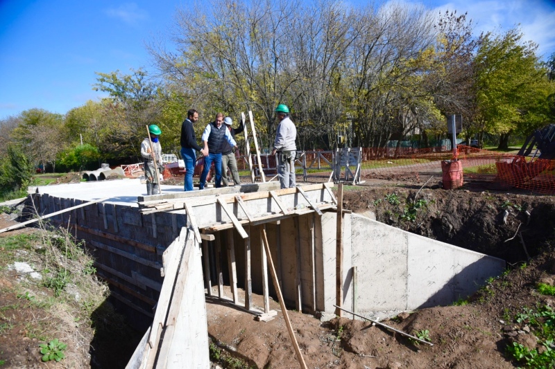 La Plata: Avanza la construcción del puente vehicular y peatonal sobre el arroyo El Palito
