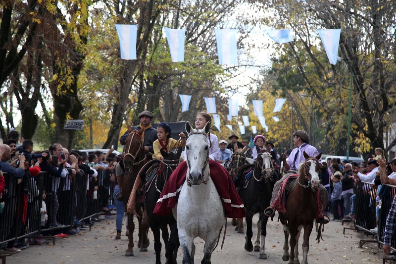 La Plata: Etcheverry festeja un nuevo aniversario con desfiles, espectáculos y actividades para la familia
