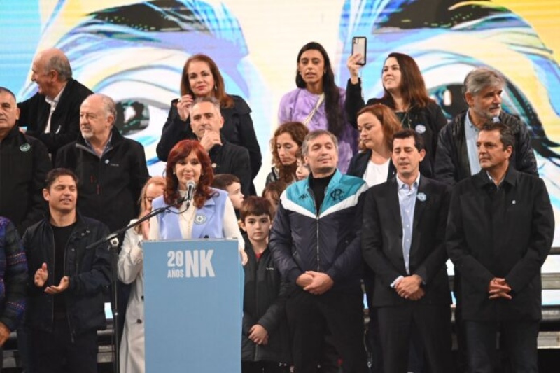 Cristina Kirchner en Plaza de Mayo: "Yo soy del pueblo y de ahí no me muevo"
