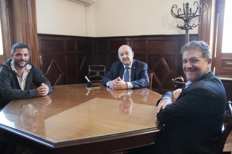 Tauber recibió a funcionarios municipales de La Plata para coordinar políticas públicas