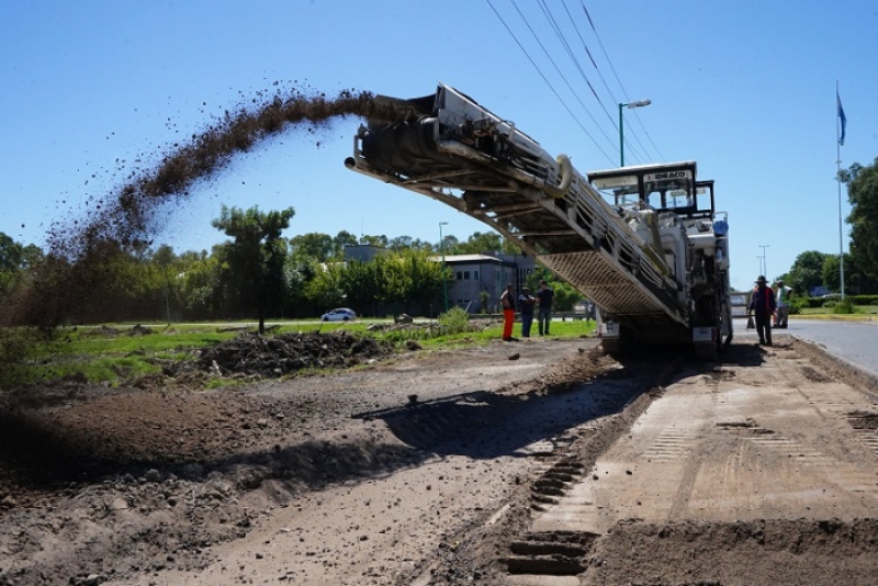 Ensenada: Provincia inició obras de pavimento y bacheo en la ciudad