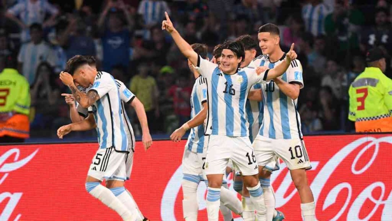 Argentina, con gran juego, goleó a Guatemala y accedió a octavos de final