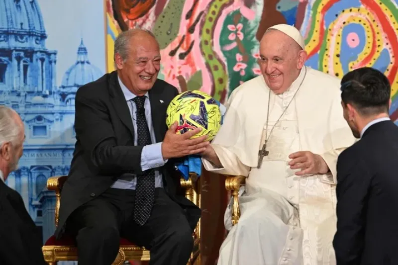 Le propusieron al Papa Francisco un amistoso Napoli-San Lorenzo