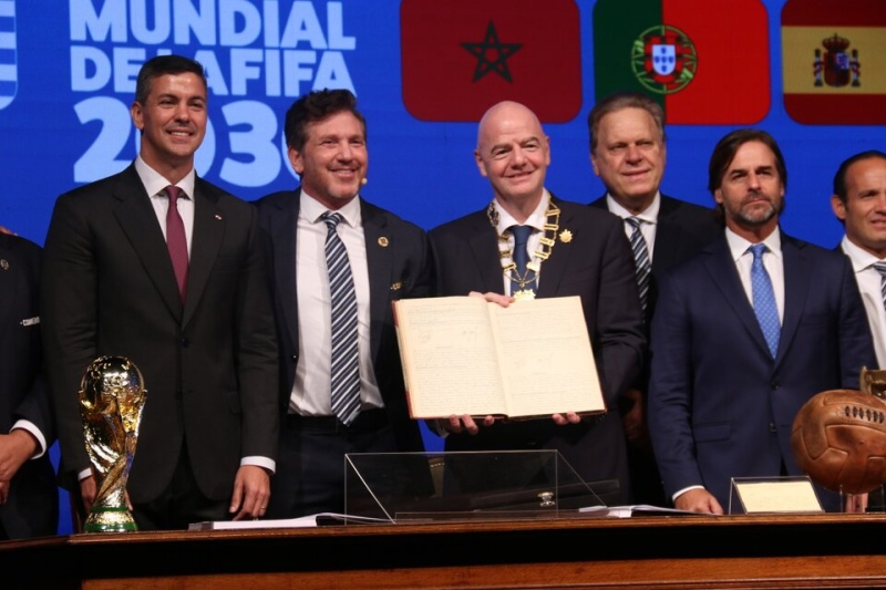 La FIFA y la Conmebol oficializaron el acuerdo para el Mundial 2030