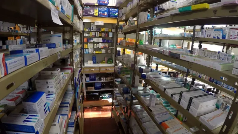 Advierten sobre posibles faltantes de medicamentos en farmacias de La Plata