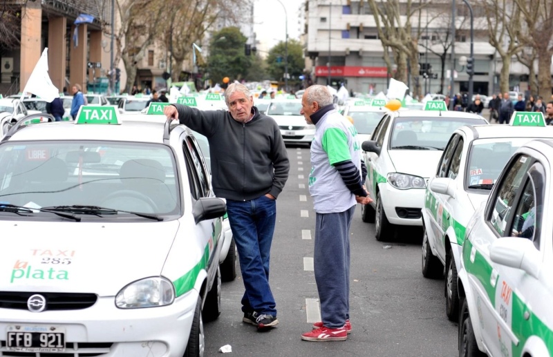 Aumentará más del 30% el servicio de taxis en La Plata